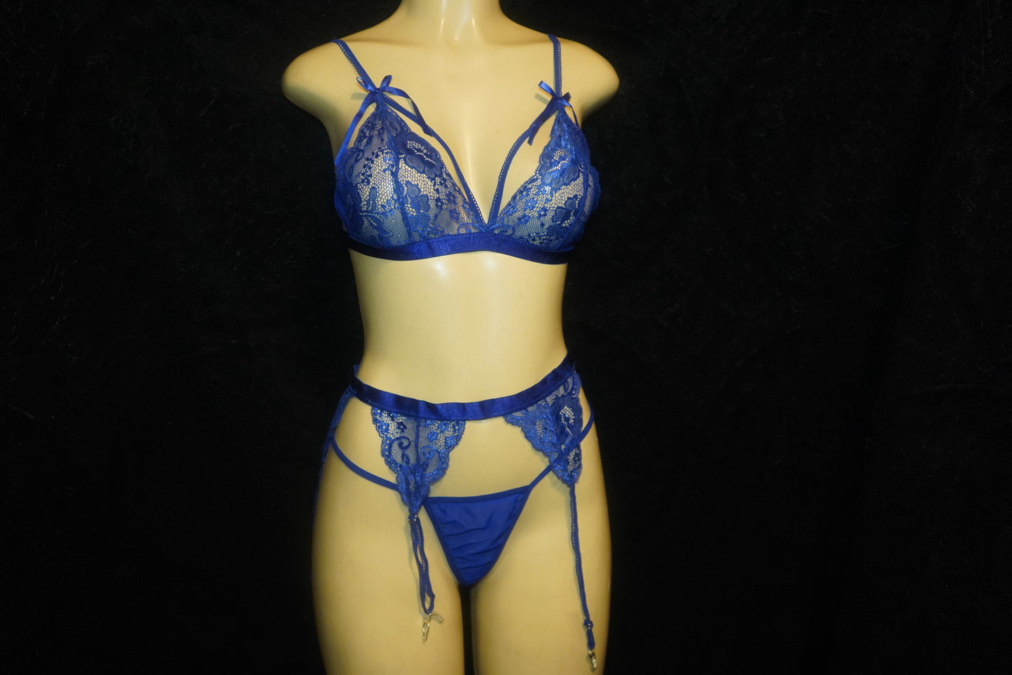 Bra & garter with g-string