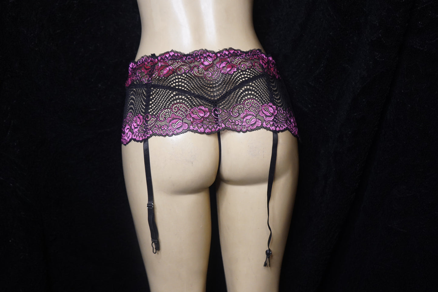 Lace garter &. g-string