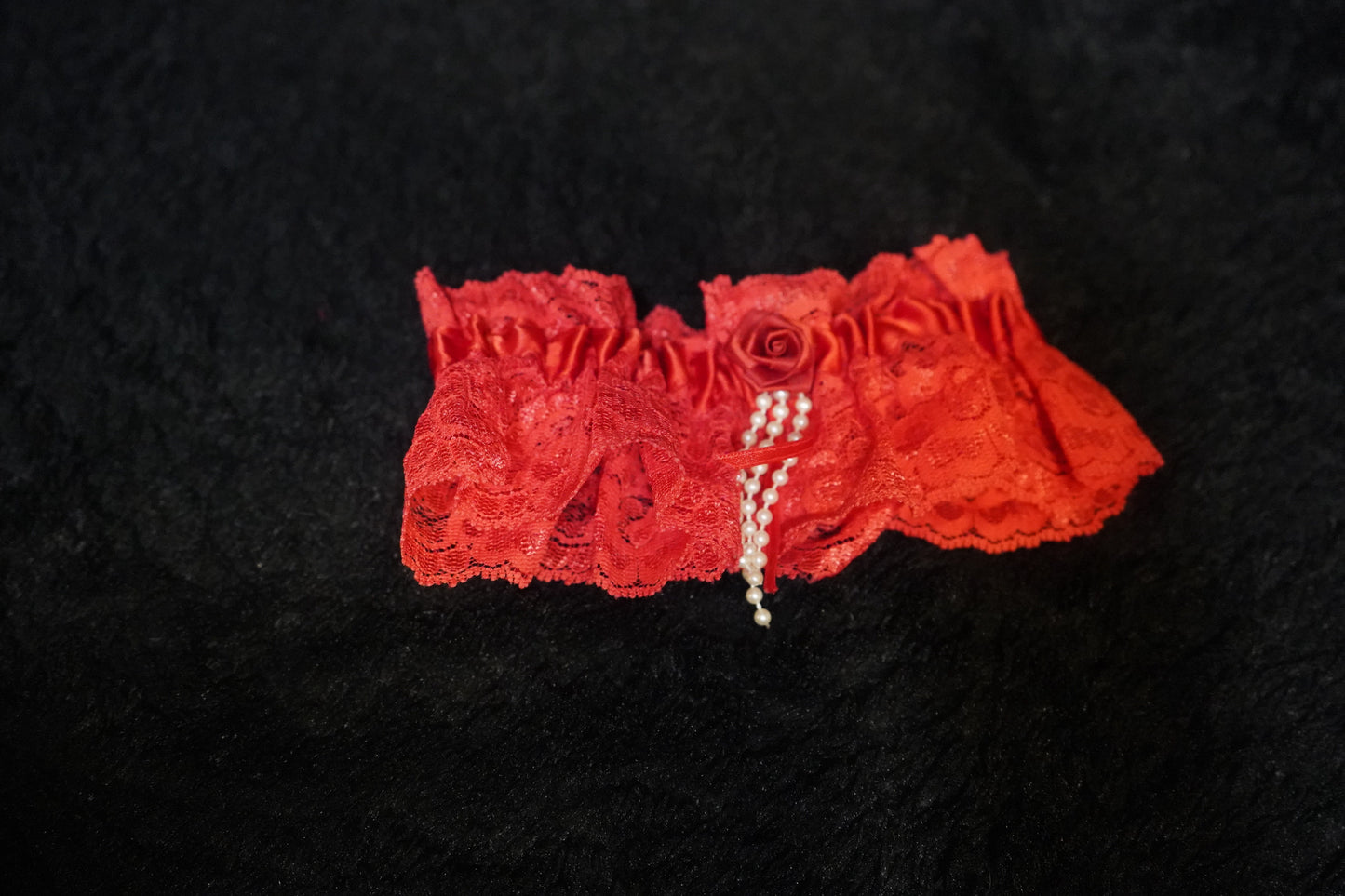 red rose mesh garter belt w/wht pearls