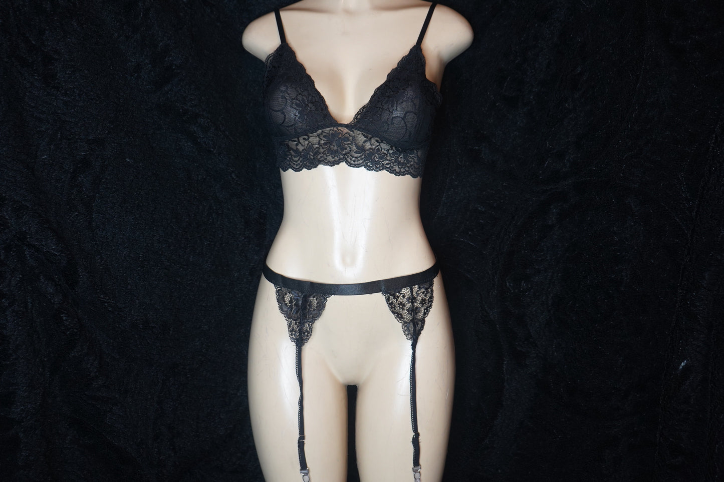 Lace bra and garter set