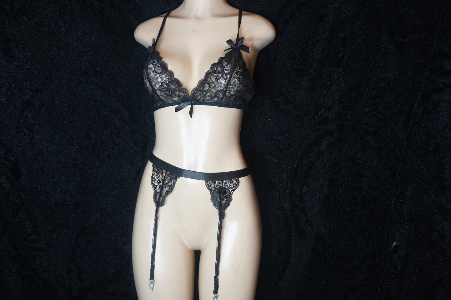 Lace bra and garter set